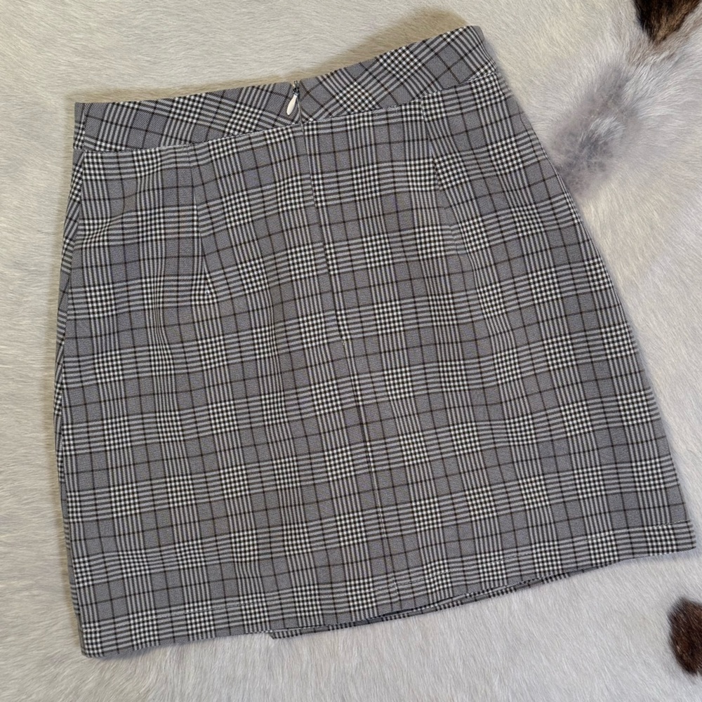 Brown & Grey Plaid Stretch Skort – Size 8 (Fits Small) - Picture 4 of 4